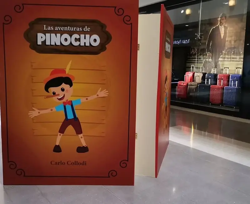 Pinocho — Montaje temático — Vista posterior