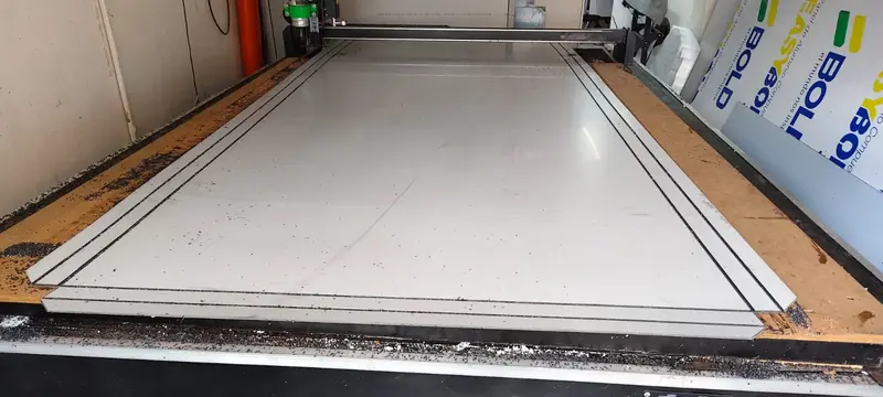 Router CNC BISONTE — Mesa y área de trabajo del router CNC