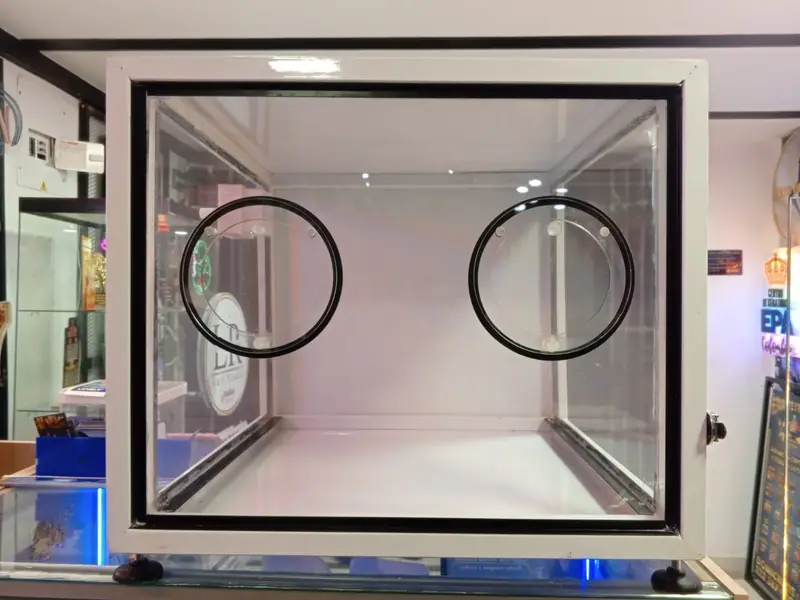Vitrina transparente — Frente del exhibidor