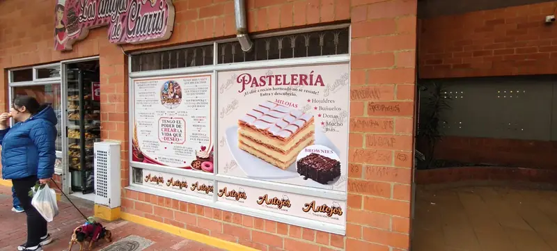 Antojos — Rotulación exterior — Trabajo de impresión digital instalado