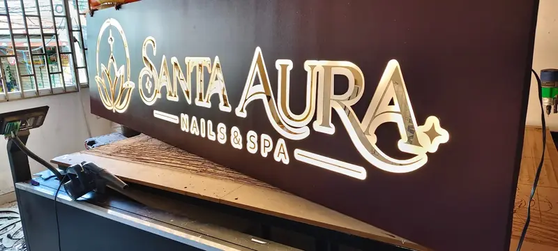 Santa Aura Nails — Vista completa del aviso